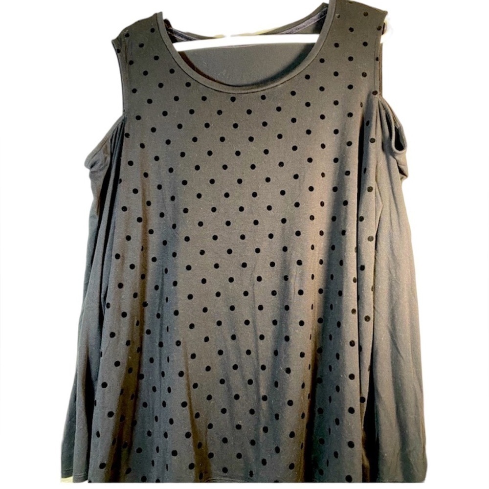 No label shirt top black cold shoulder long sleeve black with black dots 2X C-20